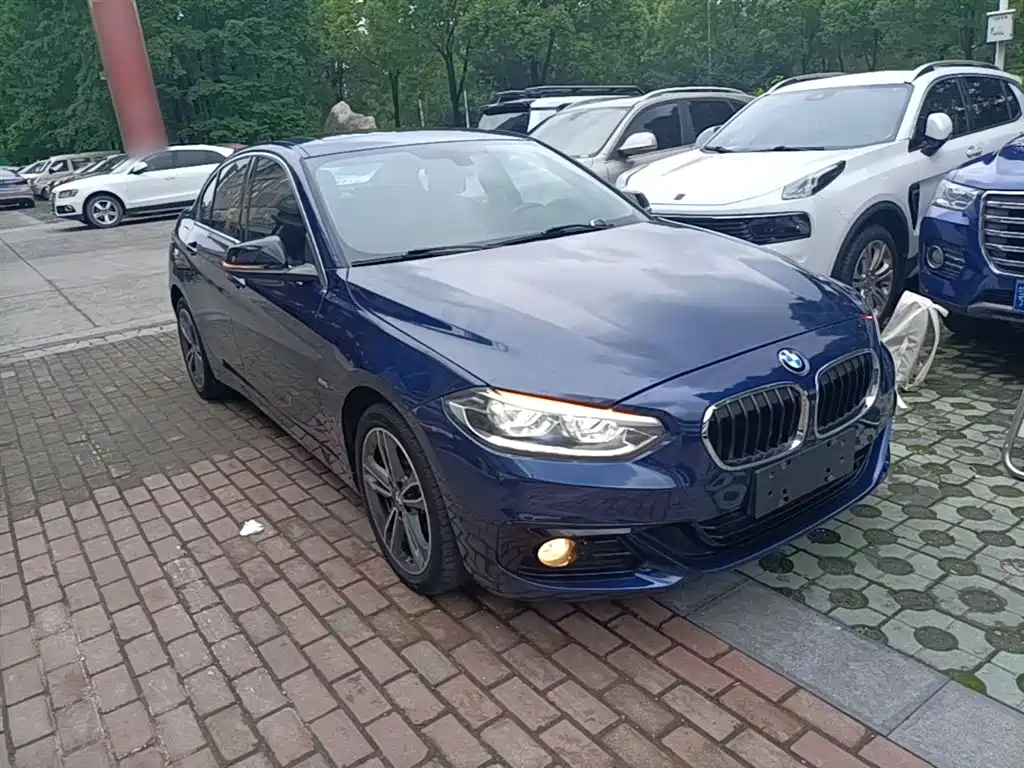 BMW 1 Series 2018 118i Sport Edition фото 4