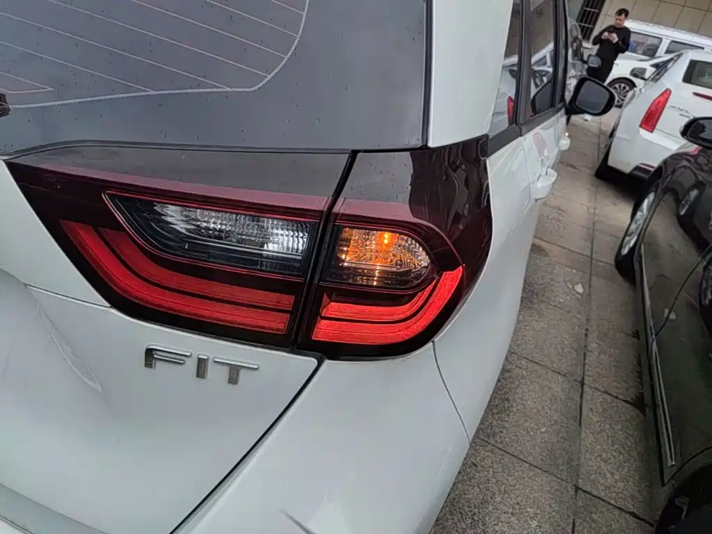 Фото 8 - Honda Fit