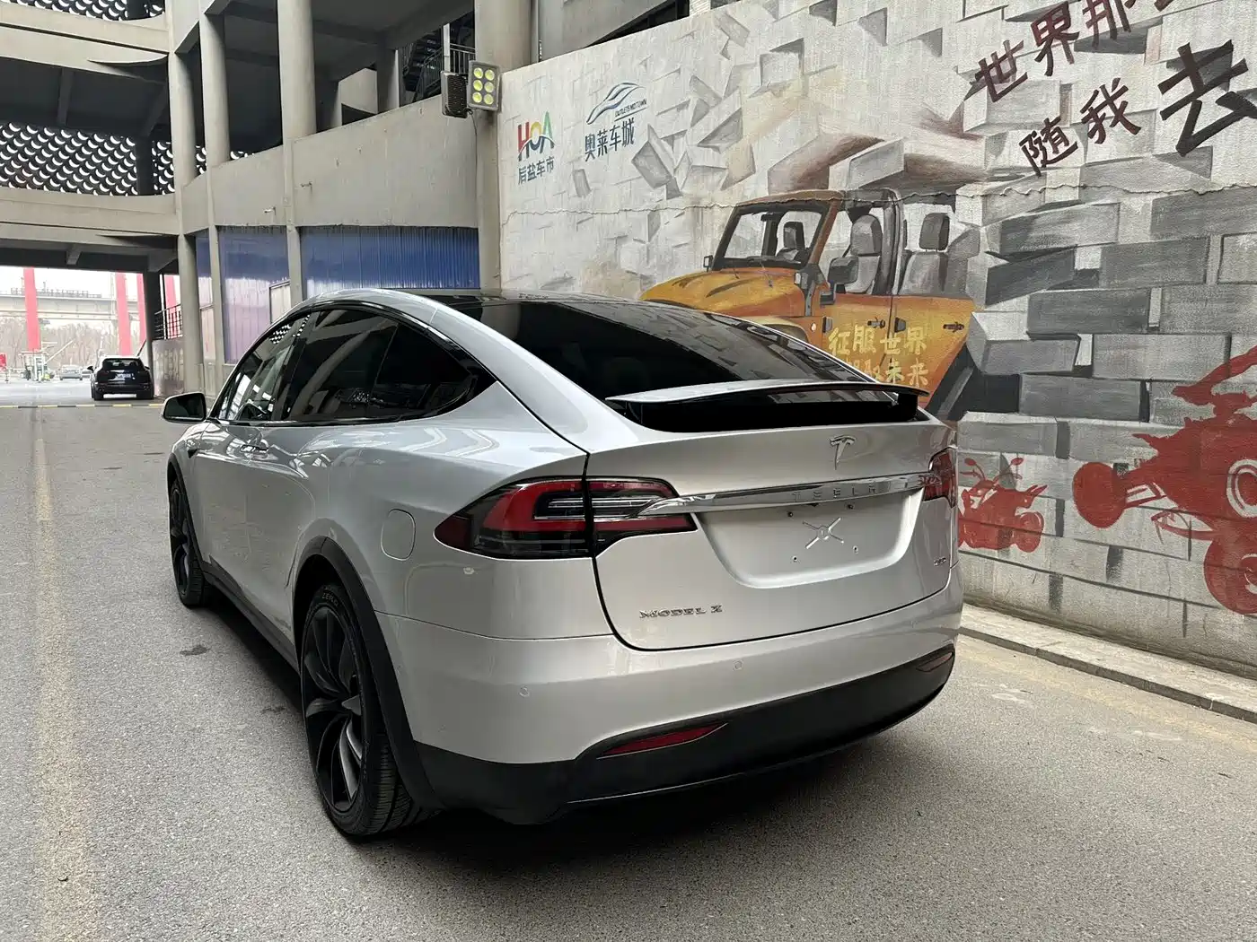 TESLA MODEL X