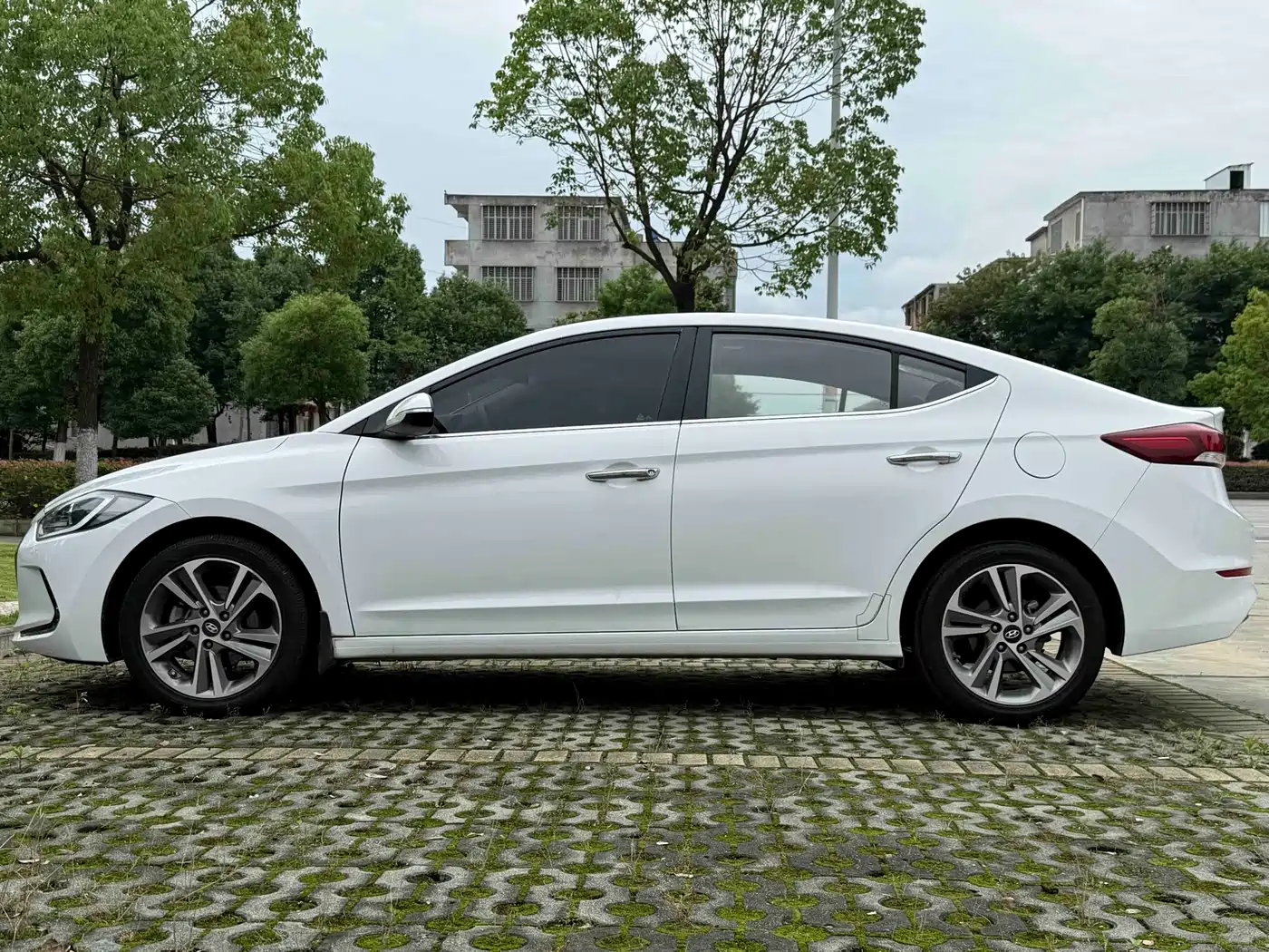 Hyundai Elantra 2016 Model 1.6L Automatic Smart Elite фото 4