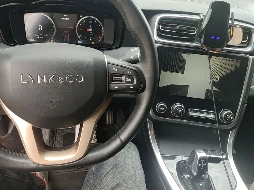Lynk & Co 01 2018 2.0T 2WD Type+ Edition фото 6
