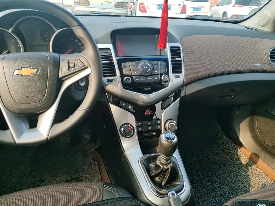 Chevrolet Cruze 2015 Hatchback 1.6L Manual Comfort фото 13