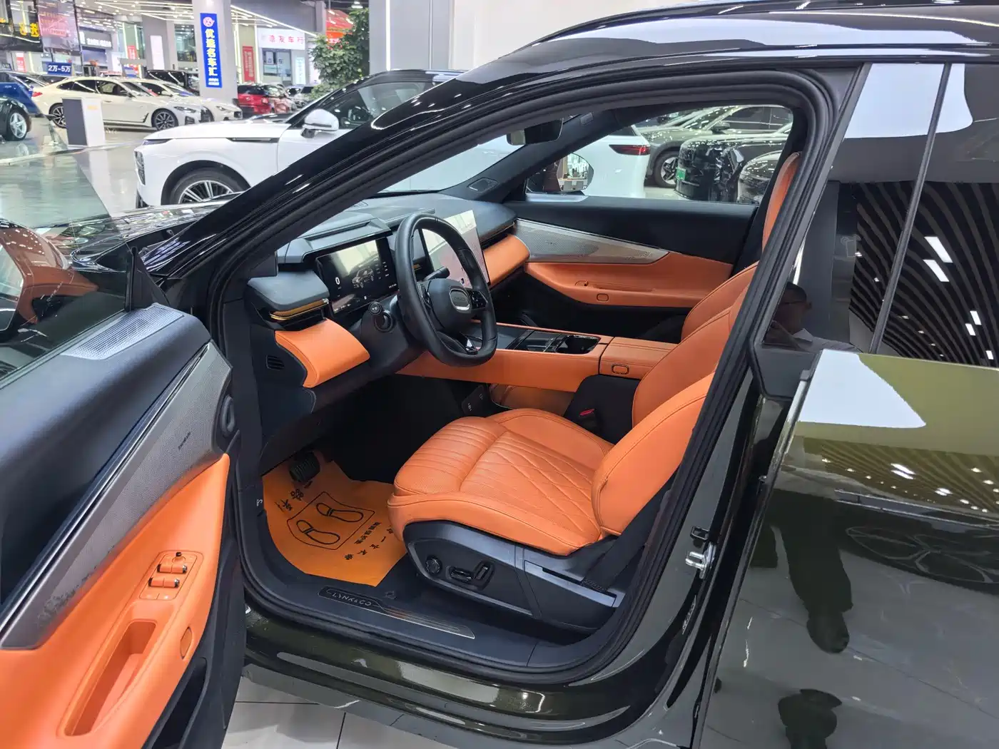 2025 Lynk & Co 08 EM-P