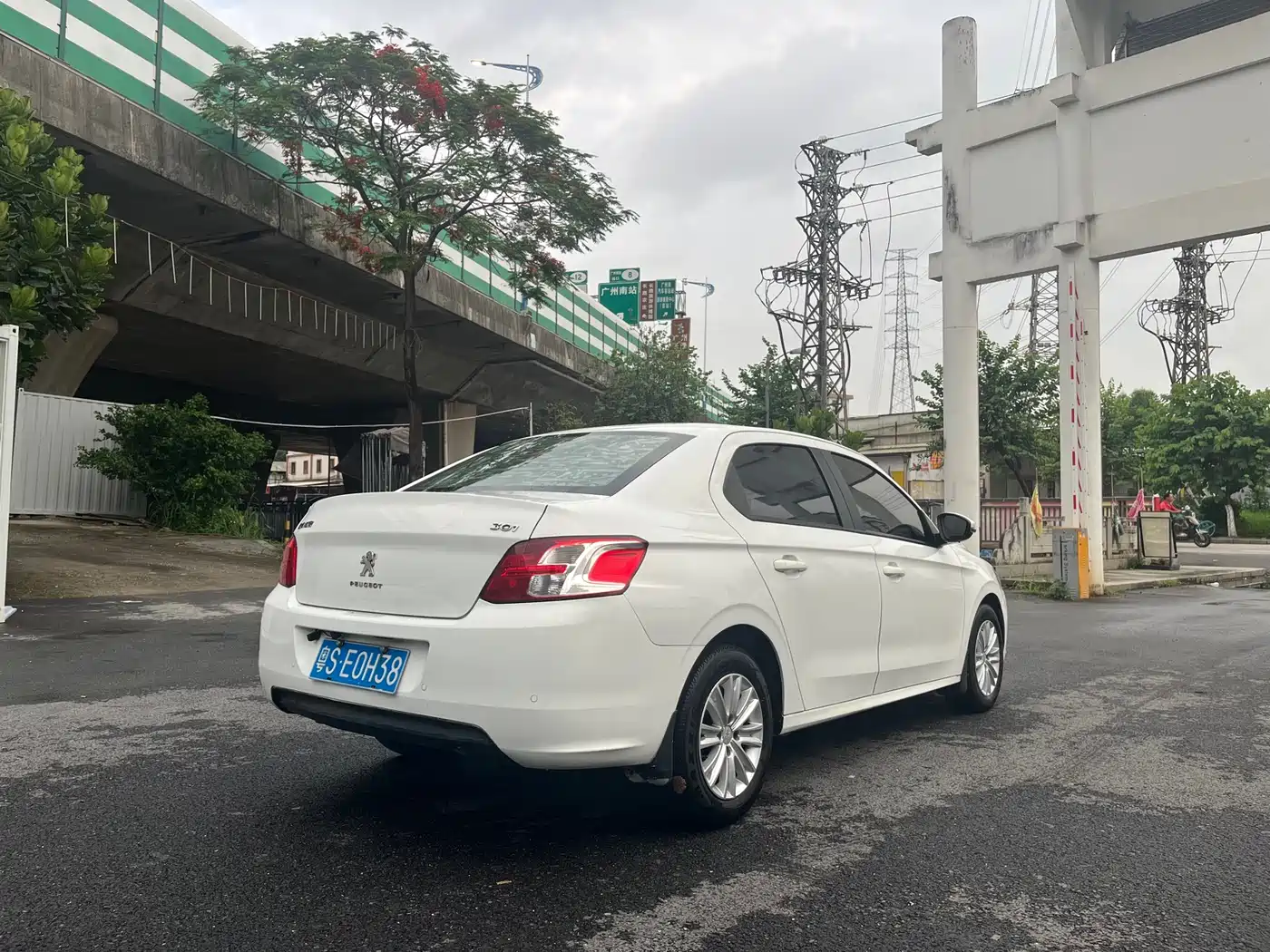 Peugeot 301 2014 1.6L Automatic Luxury Edition фото 5