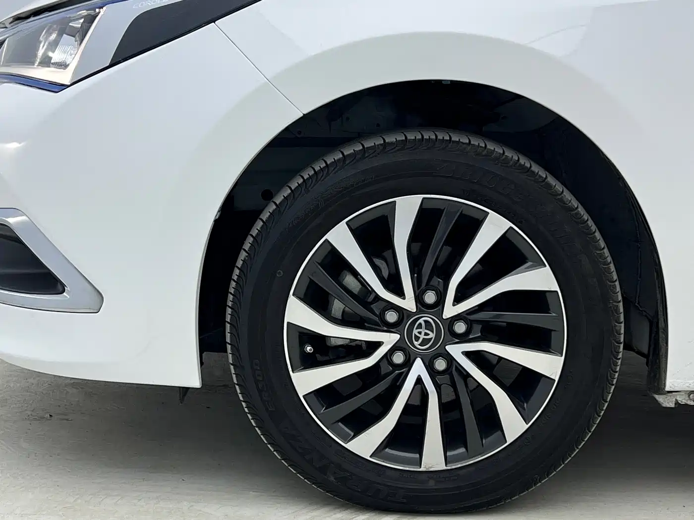 Toyota Corolla 2018 Hybrid 1.8L E-CVT Smart Edition фото 10