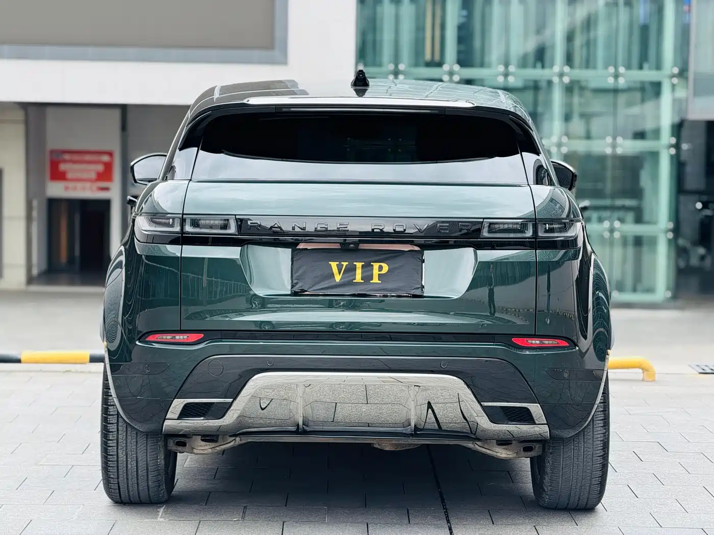 Land Rover Range Rover Evoque 2023 Range Rover Evoque L 249PS Luxury Edition фото 6