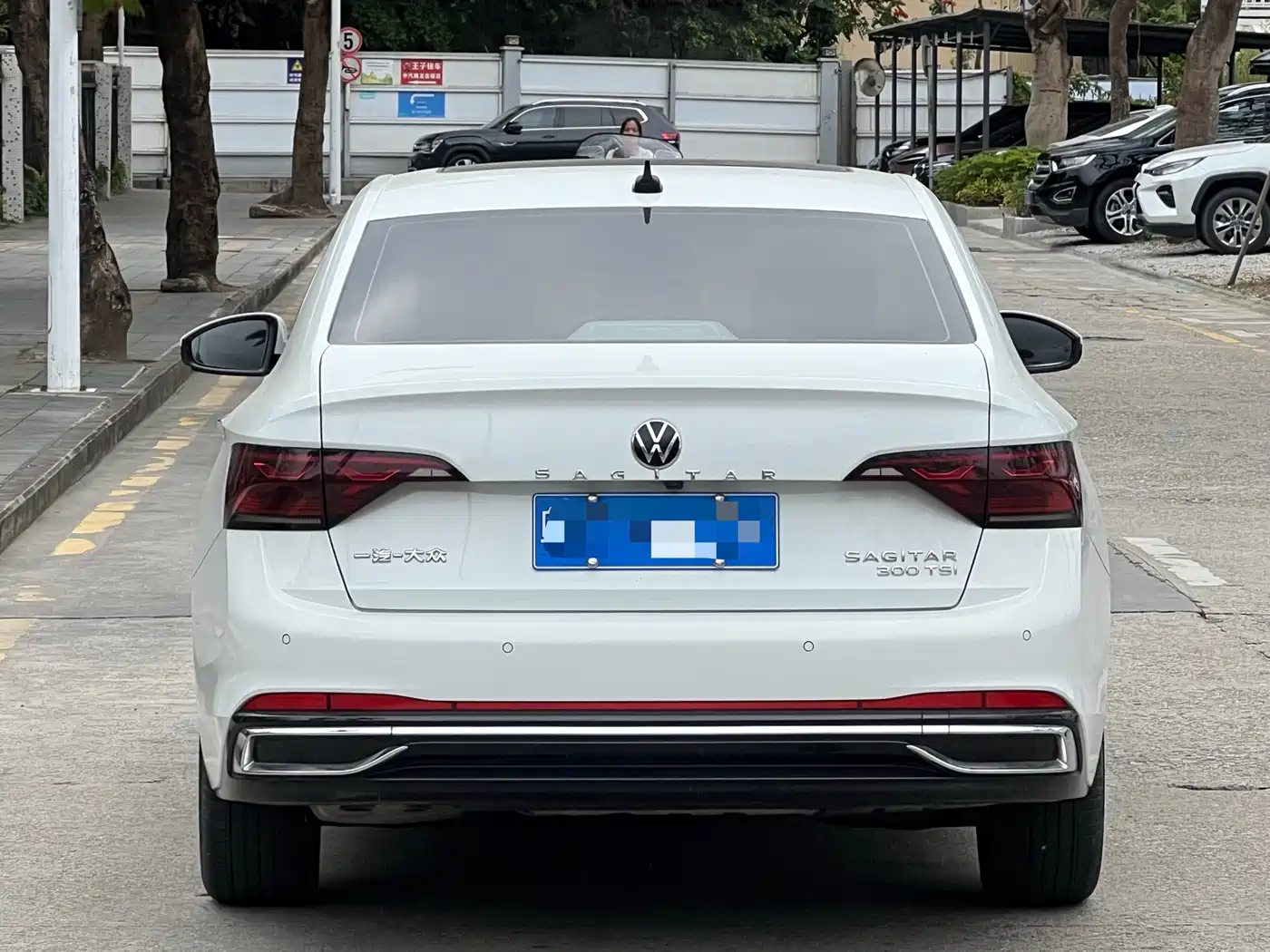 VOLKSWAGEN SAGITAR