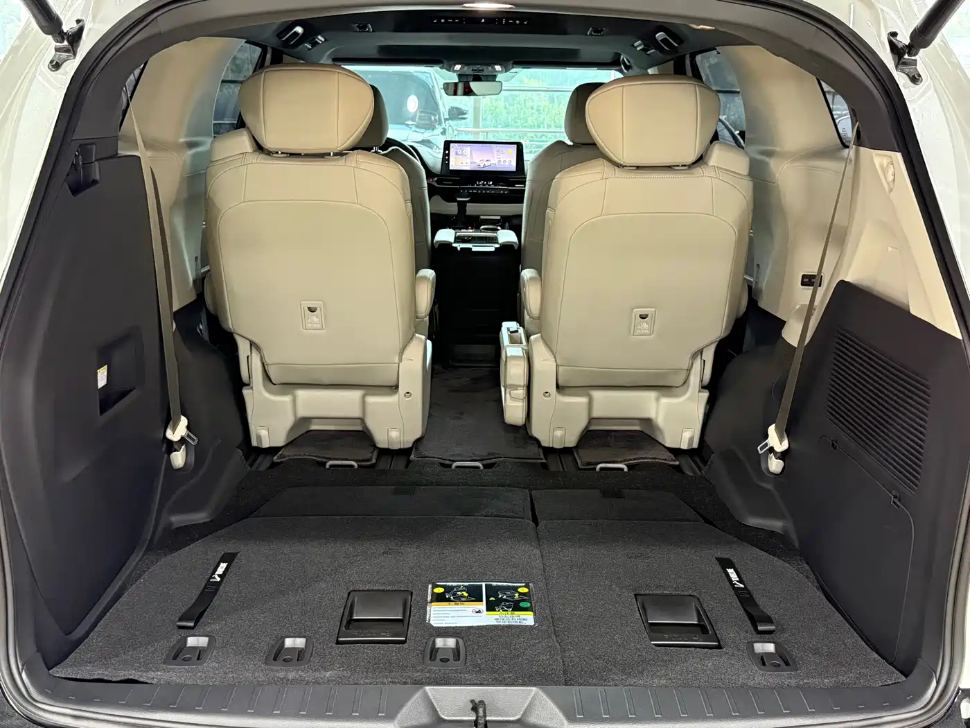 Toyota Sienna 2024 2.5L Hybrid 4WD Premium Edition фото 11