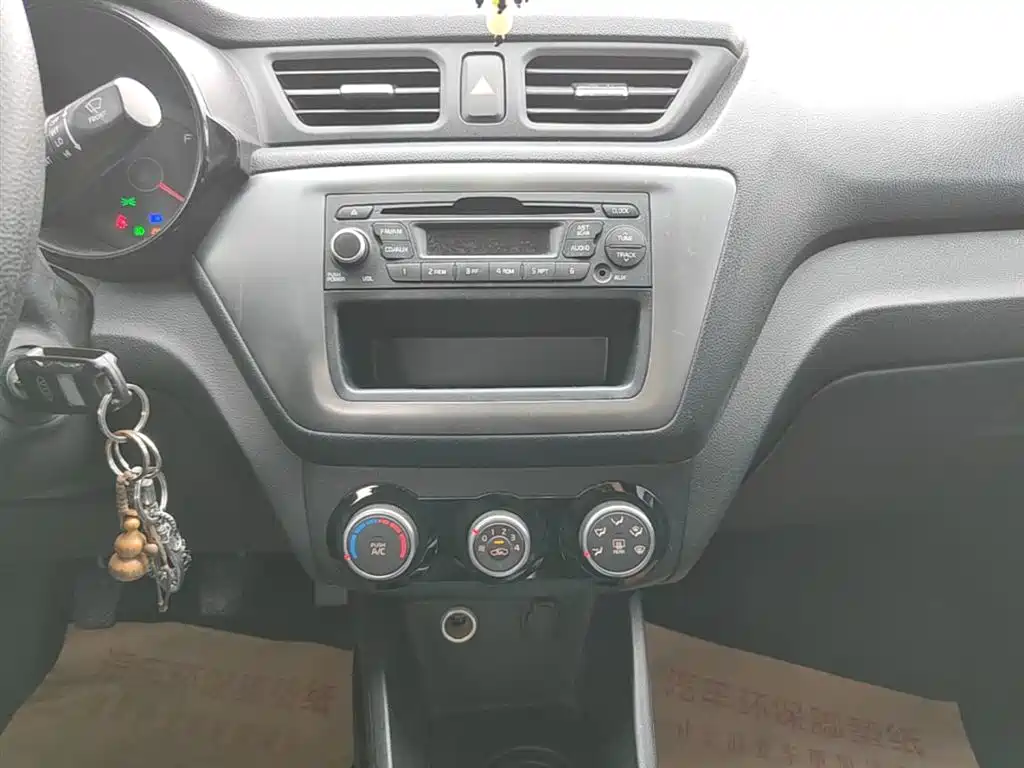 Kia K2 2015 Sedan 1.4L MT GLS фото 9