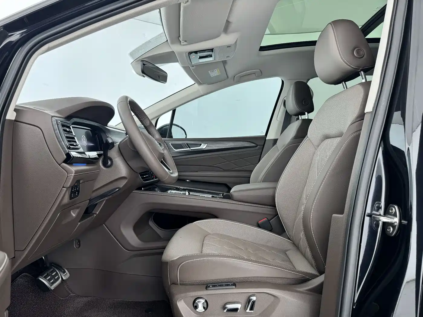Volkswagen Viloran 2023 380TSI Premium Edition фото 15