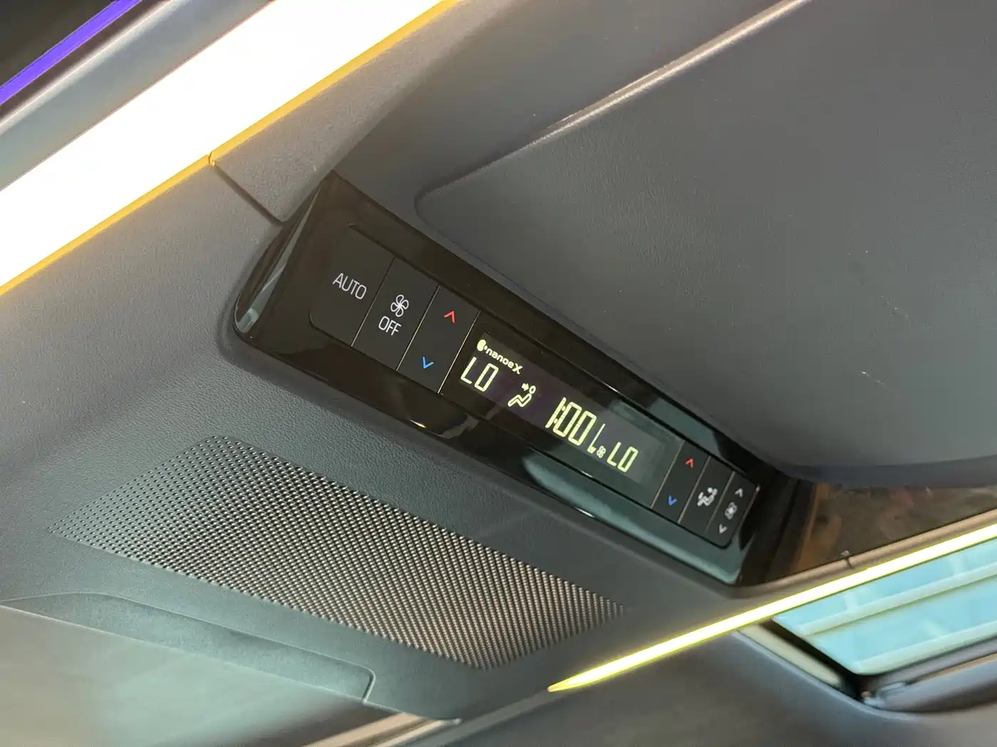 Toyota Vellfire 2024 Crown Hybrid 2.5L Executive Premium Edition фото 18