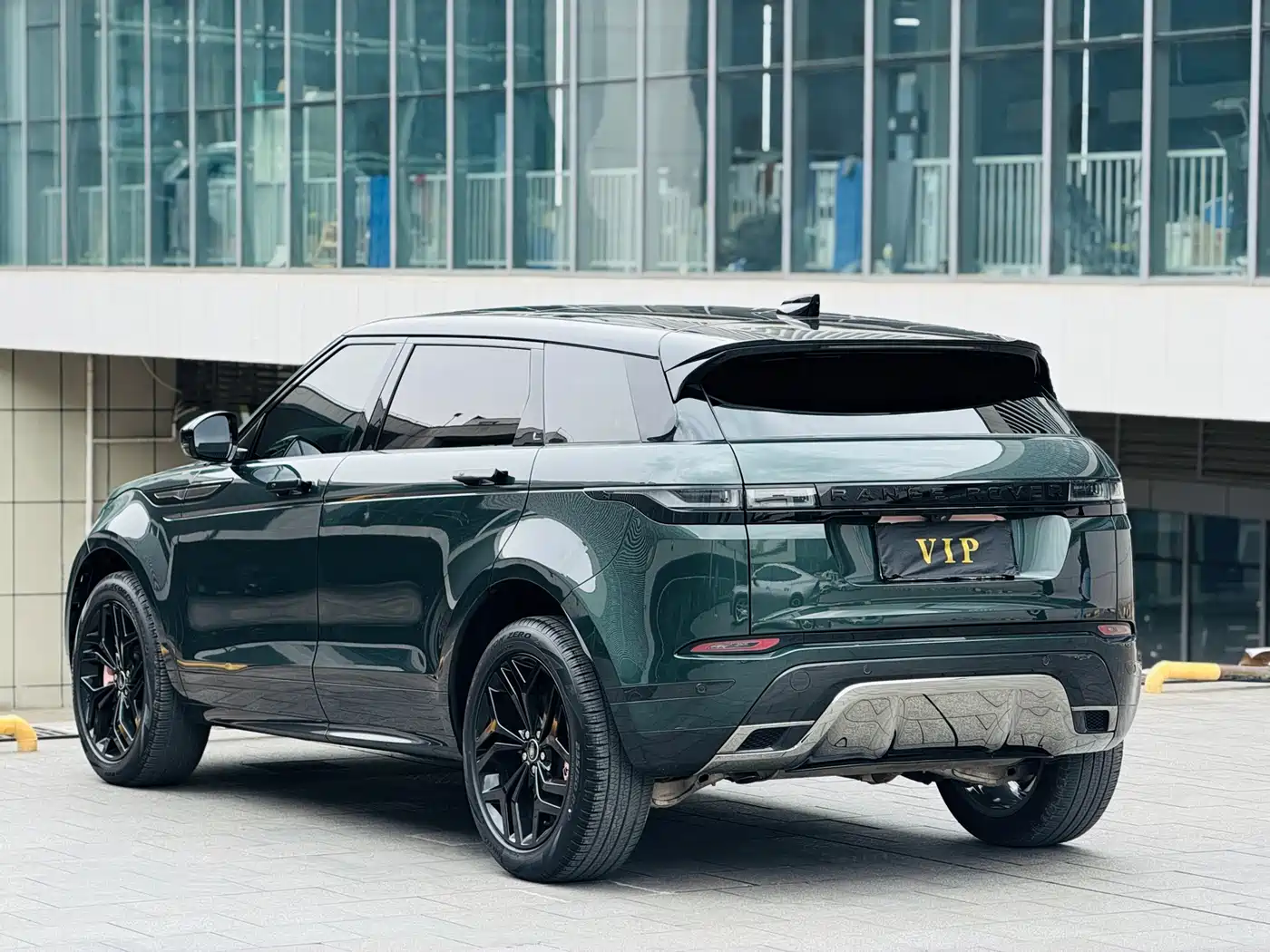 Land Rover Range Rover Evoque 2023 Range Rover Evoque L 249PS Luxury Edition фото 7