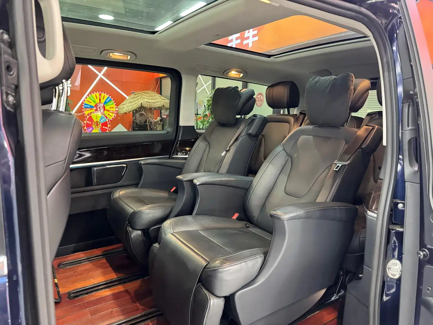 Mercedes-Benz V-Class 2017 Model V 260 L Ultimate Collection Edition фото 7