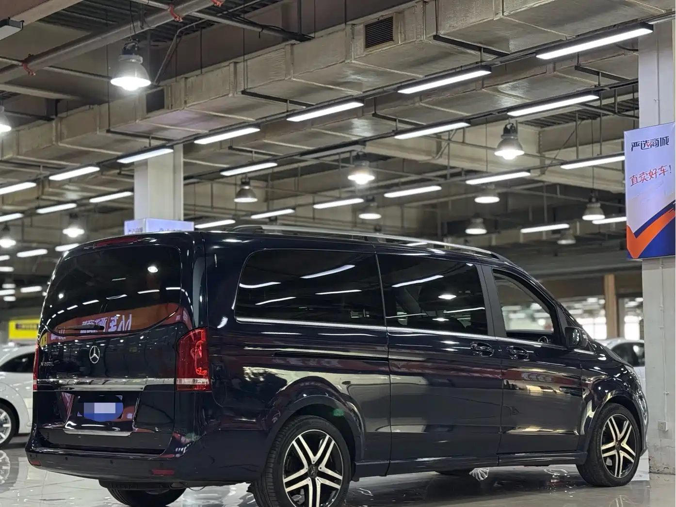 Mercedes-Benz V-Class 2017 Model V 260 L Ultimate Collection Edition фото 6