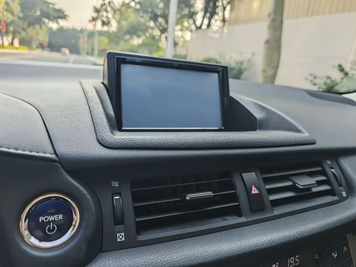 Lexus CT 2015 CT200h Dark Knight Edition фото 34