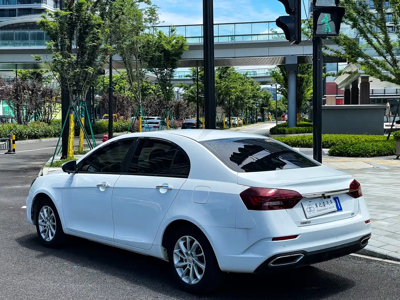 Фото 3 - Geely Emgrand