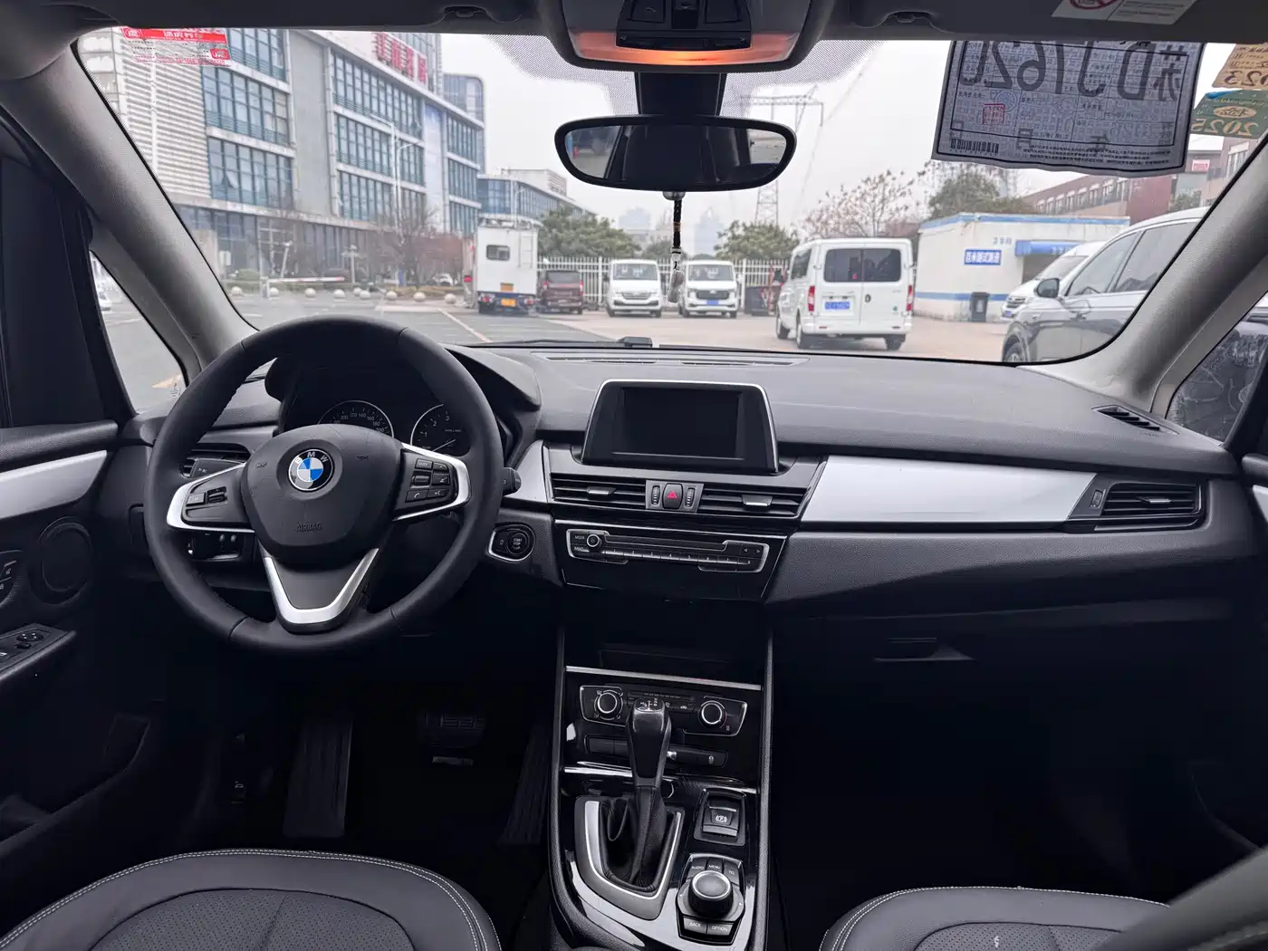 BMW 2 Series Touring 2018 218i Sport Line фото 12