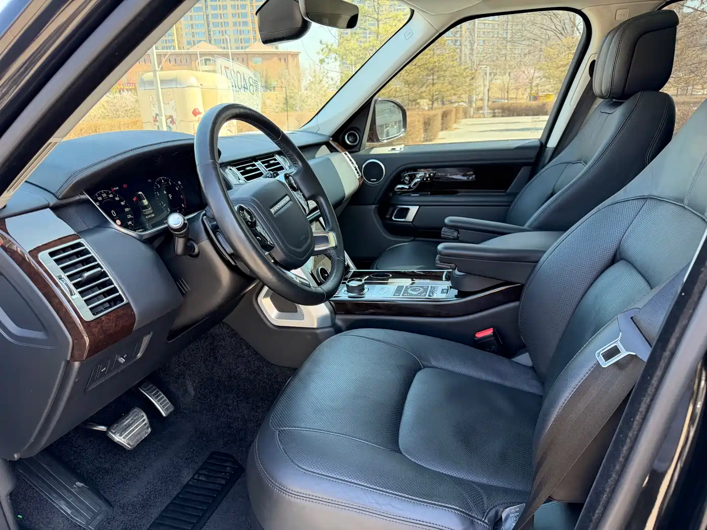 Land Rover Range Rover 2020 3.0 L6 Heritage Edition фото 4