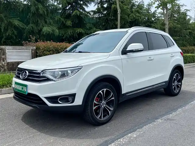 FAW XENIA R7