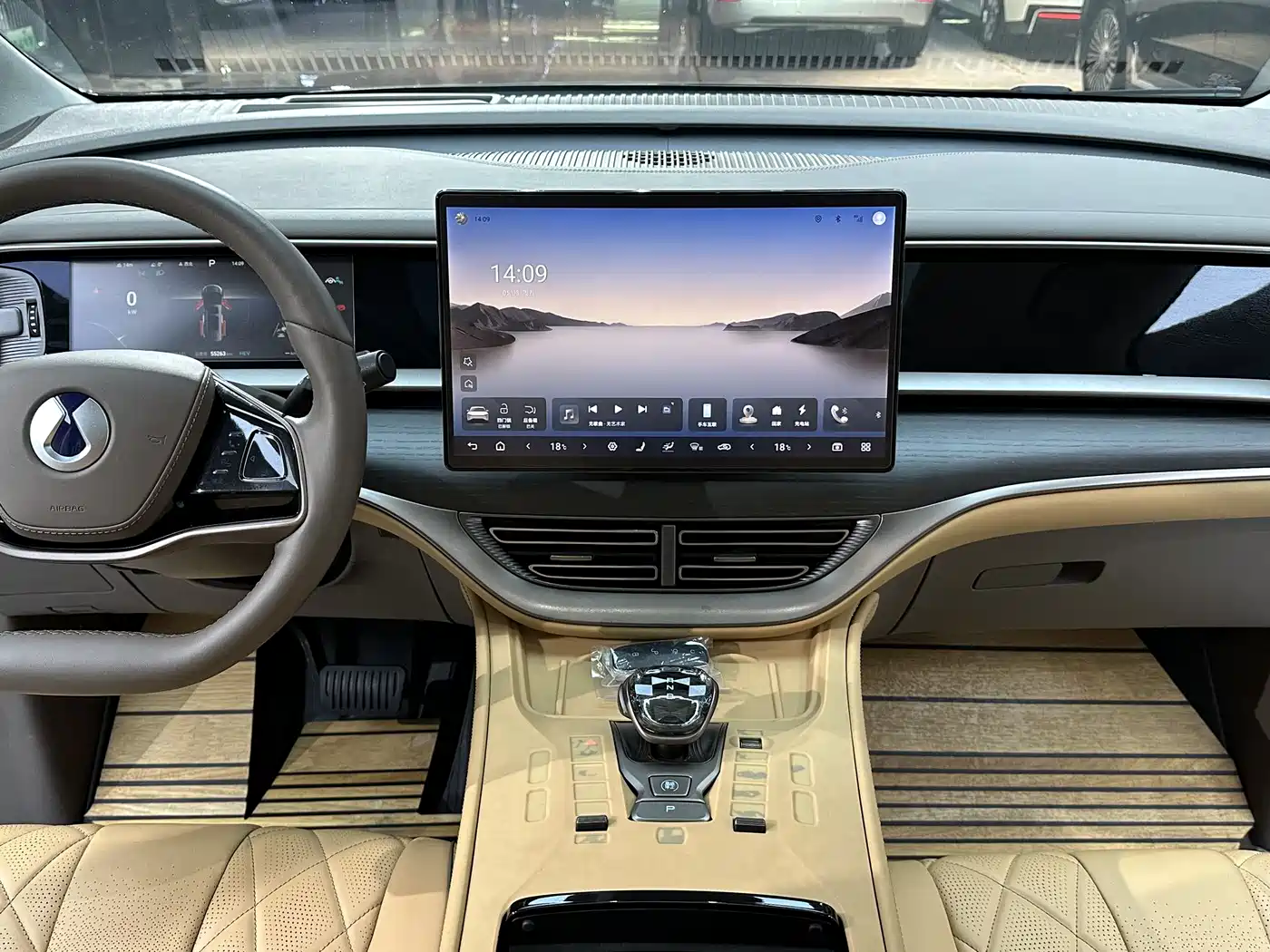 Denza D9 2022 DM-i 970 AWD Flagship фото 16