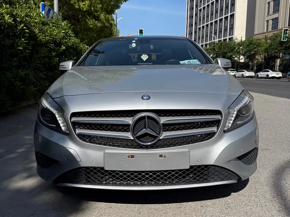 Mercedes-Benz A-Class (Import) 2015 A 180 фото 2