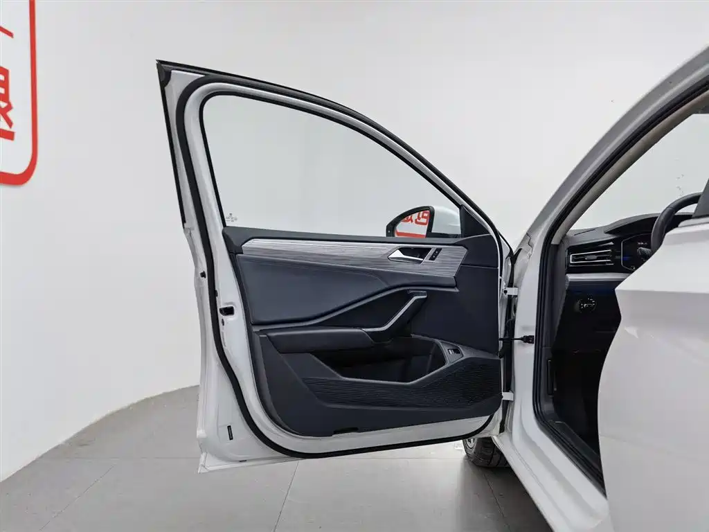 Volkswagen Sagitar 2023 300TSI DSG Surpassing Edition фото 8