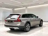 Photo 4 - Volvo V90
