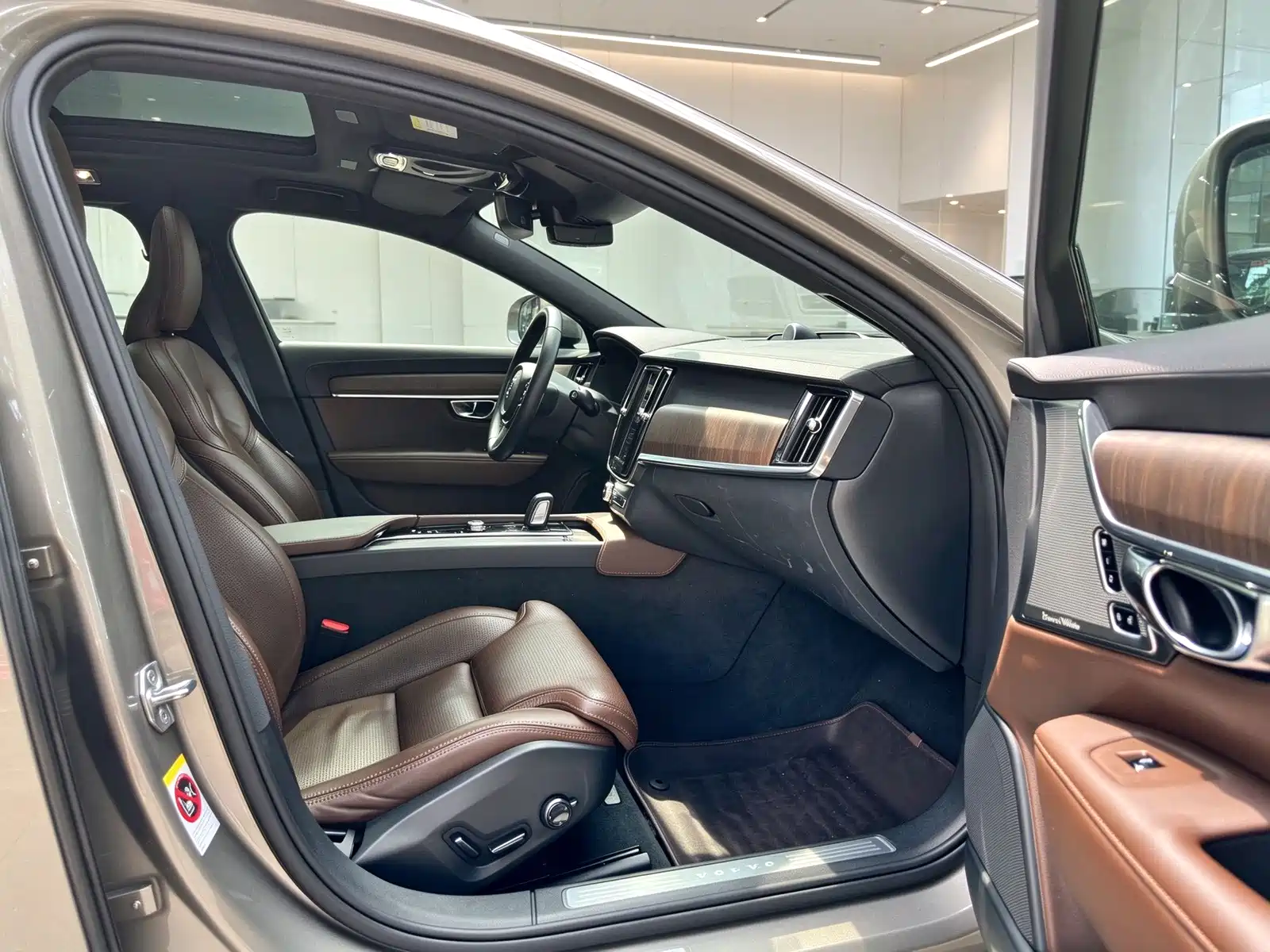 Photo 11 - Volvo V90