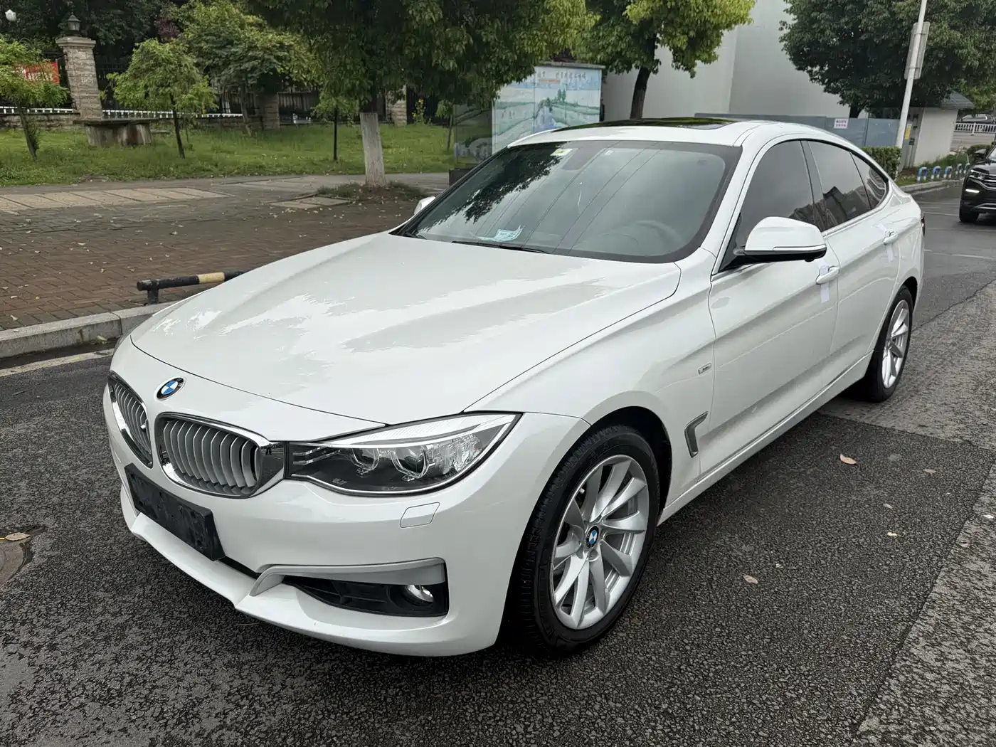 BMW 3 Series GT 2013 320i Style Design Package