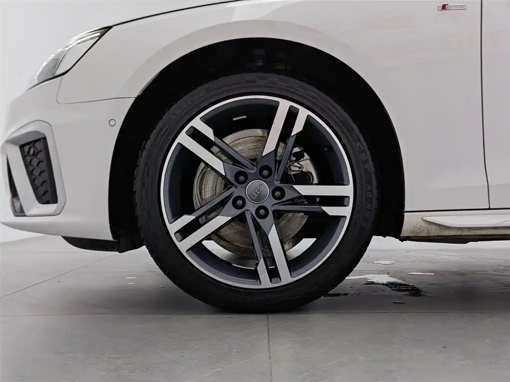 Audi A4L 2020 40 TFSI Luxury Dynamic фото 17