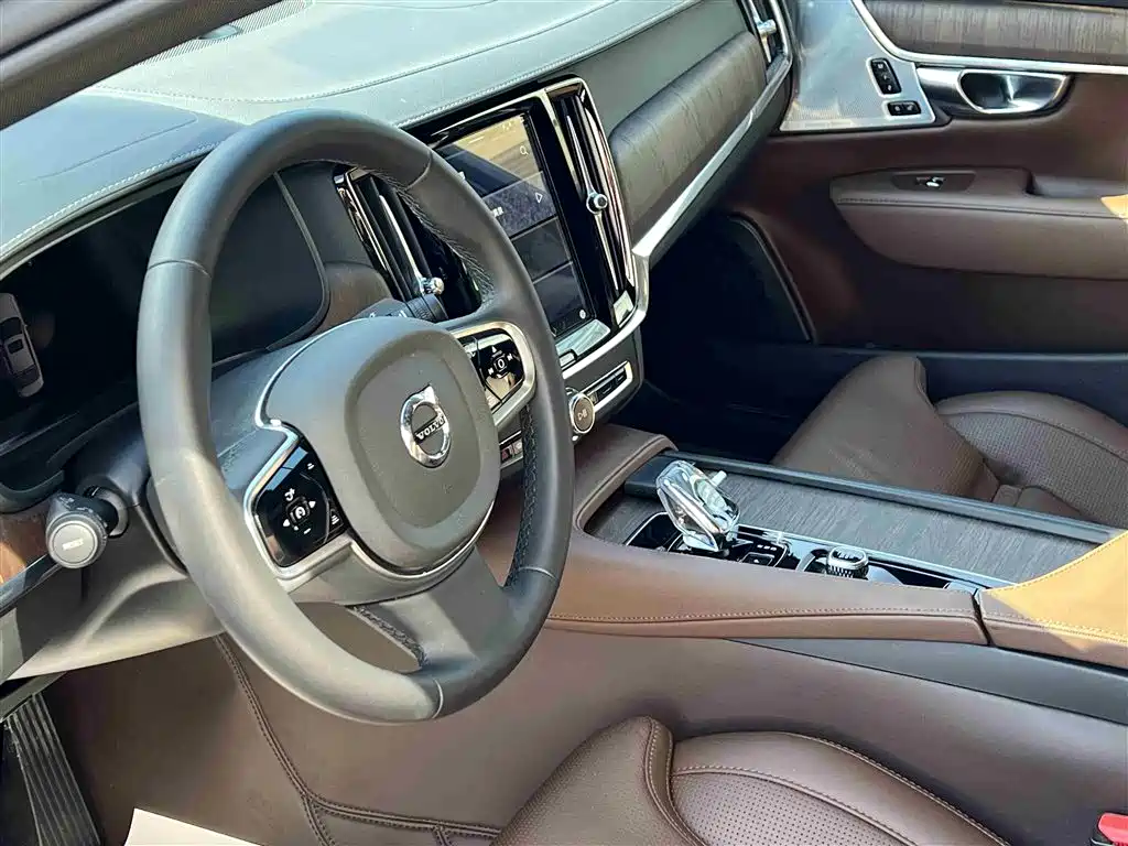 Photo 8 - Volvo S90