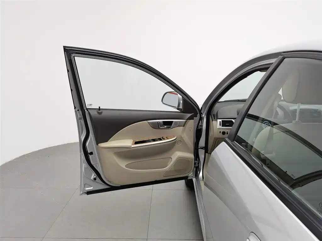 Buick Excelle 2015 1.5L Manual Premium фото 8