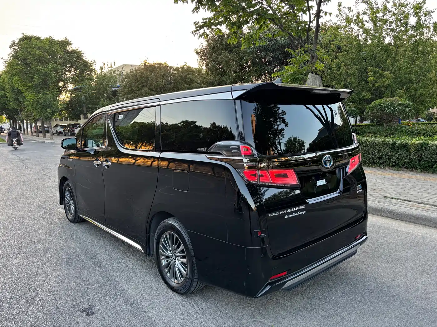 Toyota Vellfire 2023 Crown Hybrid 2.5L HV Ultimate фото 7