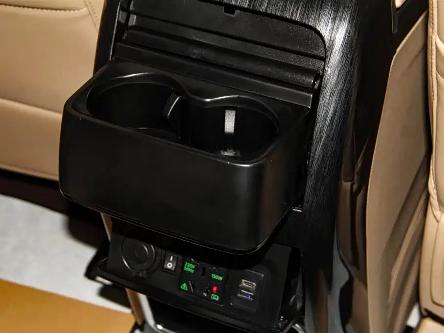 Buick GL8 2025 Land Business Class First Edition фото 26