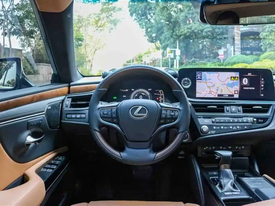 Lexus ES 2021 300h Executive Edition фото 18