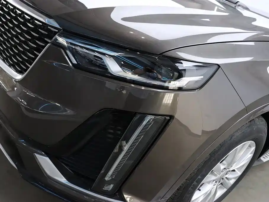 Фото 27 - Cadillac XT6