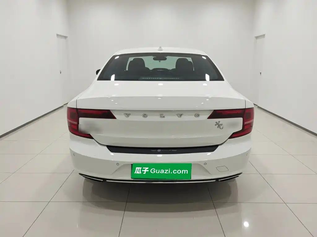 Photo 3 - Volvo S90