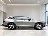 Photo 7 - Volvo V90
