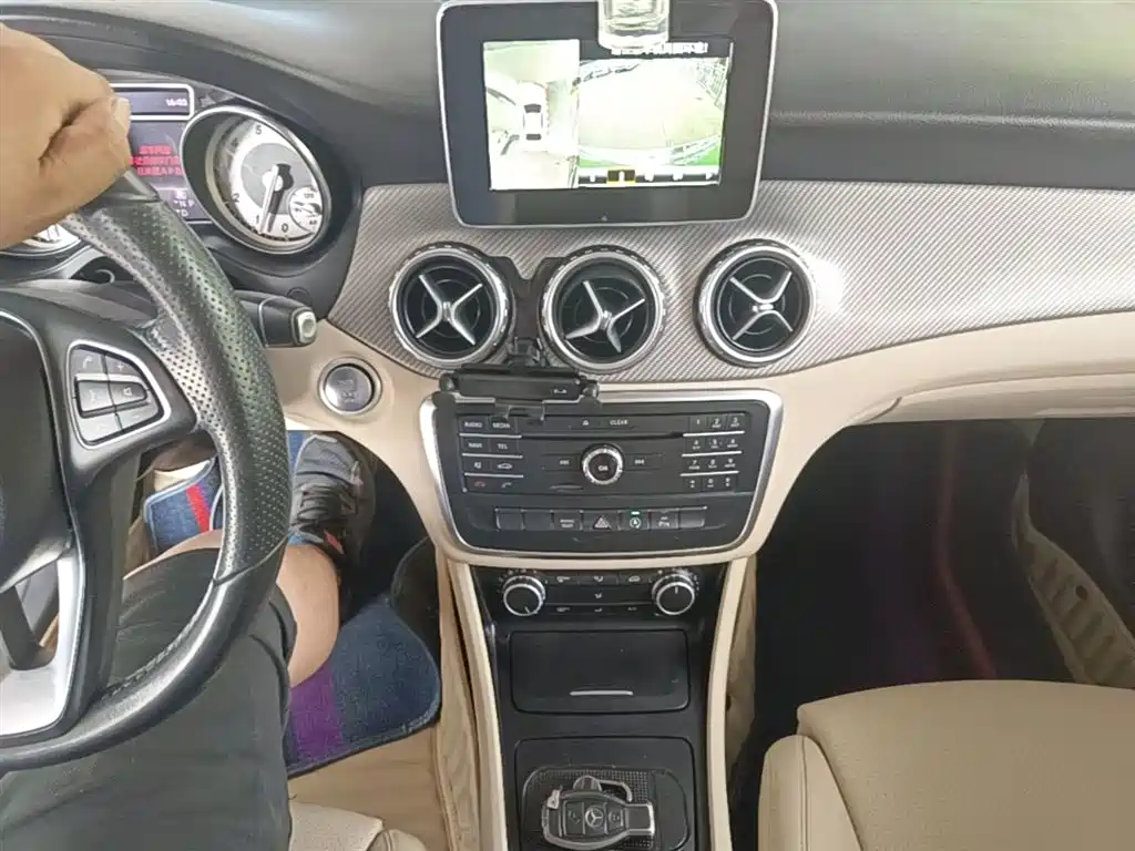 Mercedes-Benz GLA 2016 GLA 200 Fashion фото 14