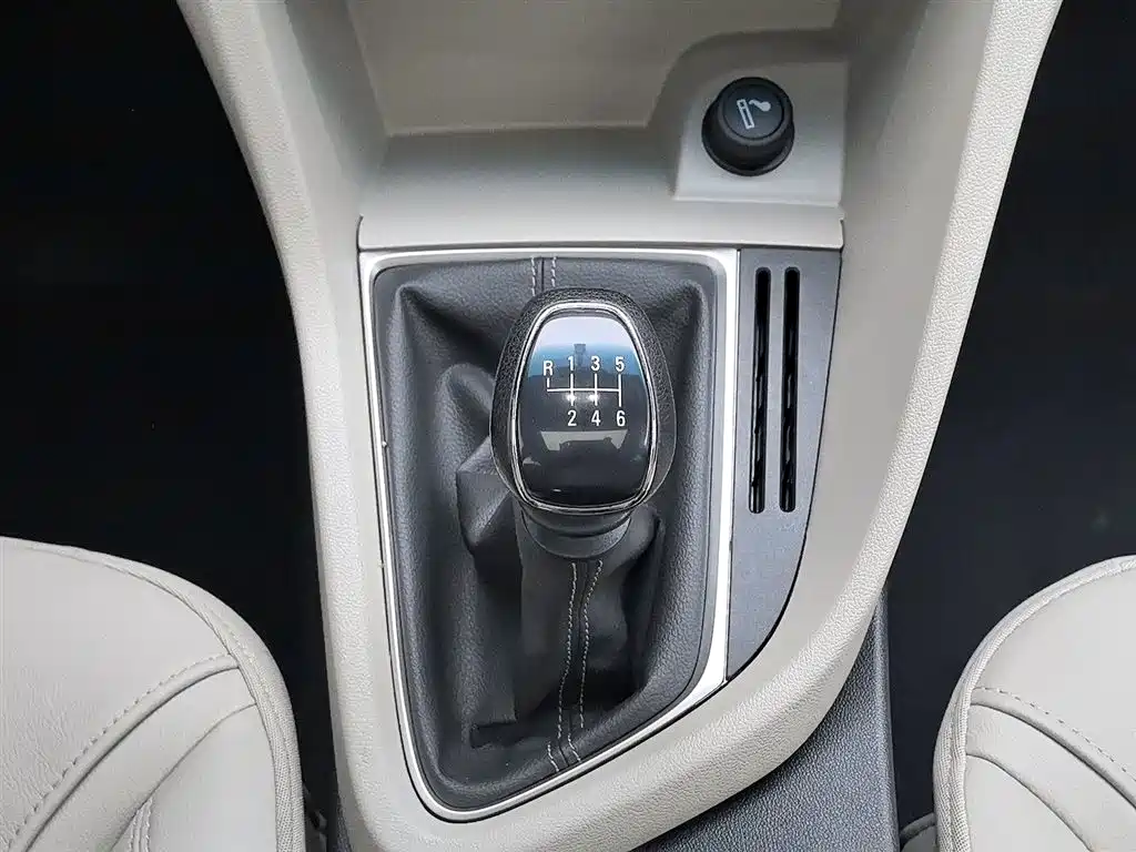 Buick Excelle 2019 15T Manual Elite Type China VI фото 13