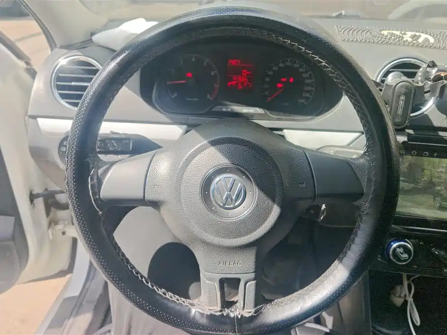 Volkswagen Jetta 2015 1.6L Manual Trend фото 15