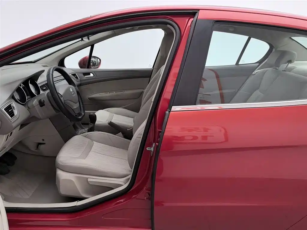 Peugeot 308 2013 Model 1.6L Manual Superior Style фото 10
