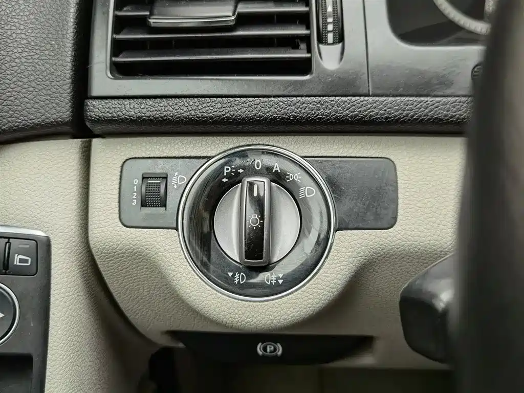 Mercedes-Benz C-Class 2010 C 180K Classic фото 21