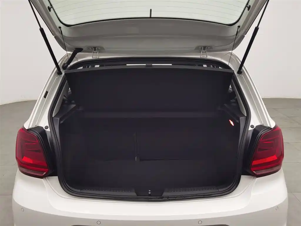 Volkswagen Polo 2016 1.6L Automatic Comfort фото 16