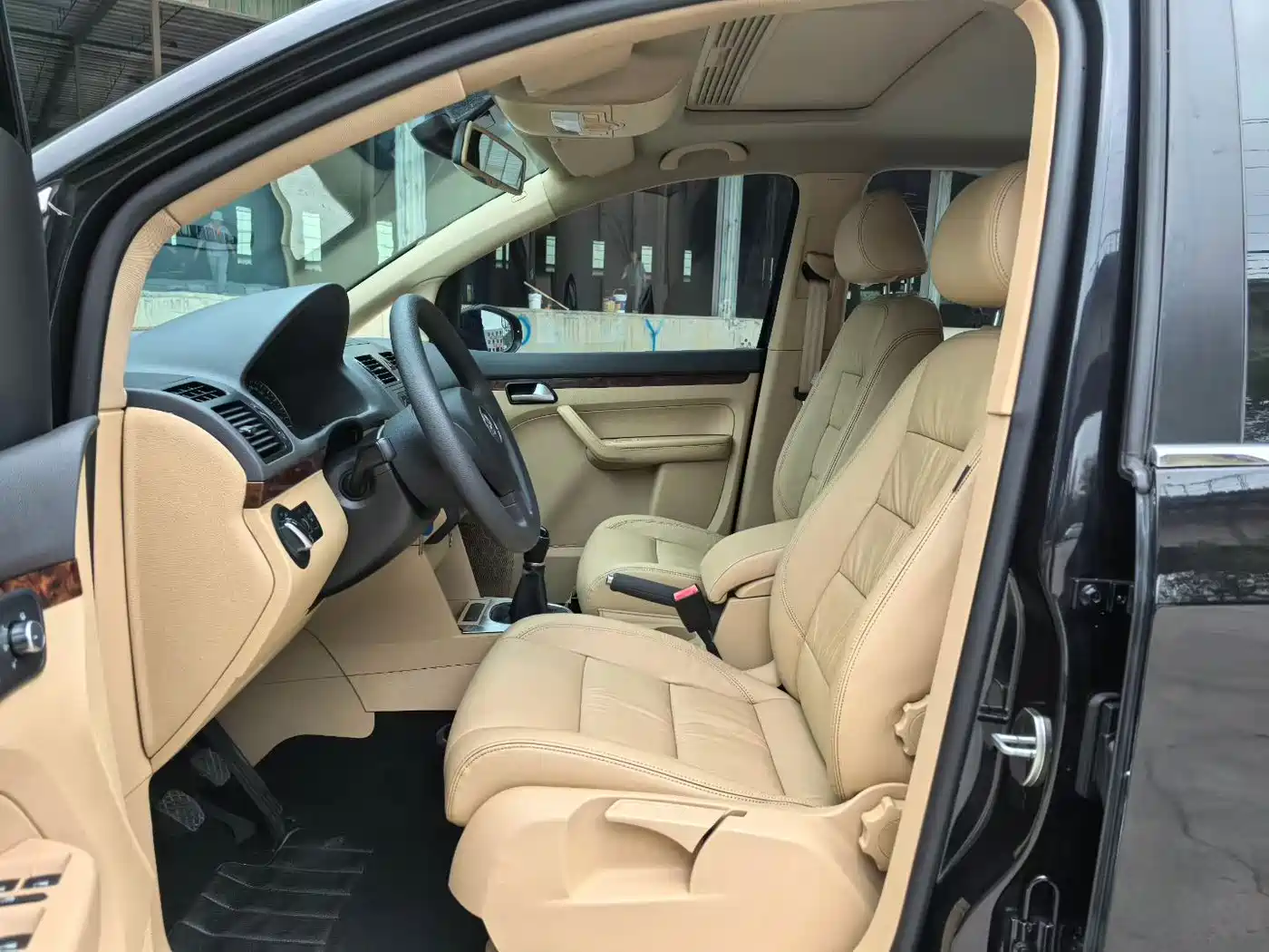 Volkswagen Touran 2015 2013 1.4T Manual Comfort 5-seater