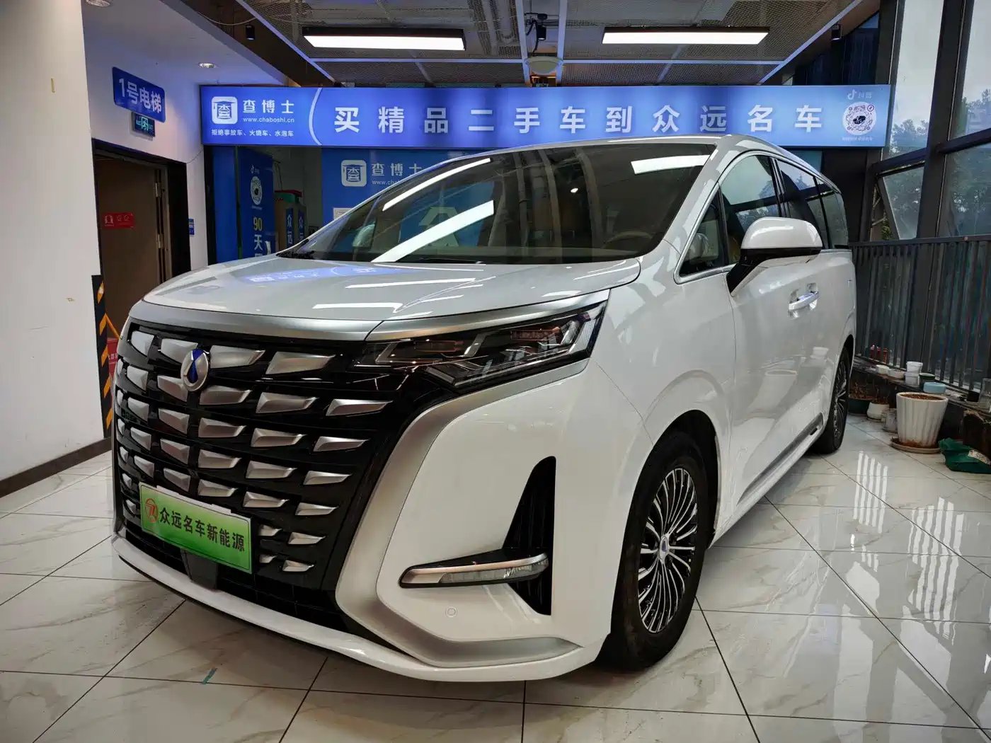 Denza D9 2022 2022 DM-i 970 All-Wheel Drive Honor Edition
