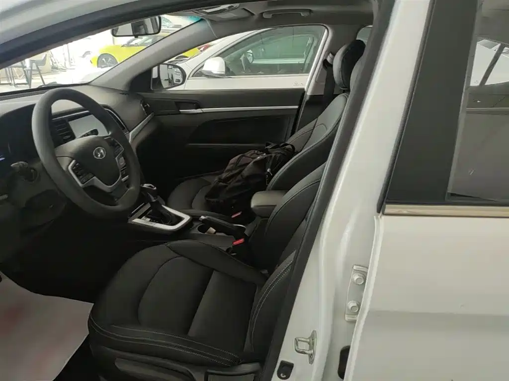 Hyundai Elantra 2016 Model 1.6L Automatic Smart Elite фото 15