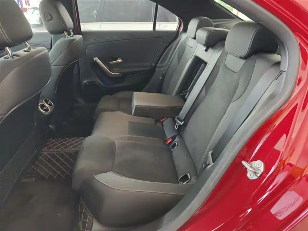 Mercedes-Benz A-Class 2021 A 200 L Sport Sedan Fashion Edition фото 17
