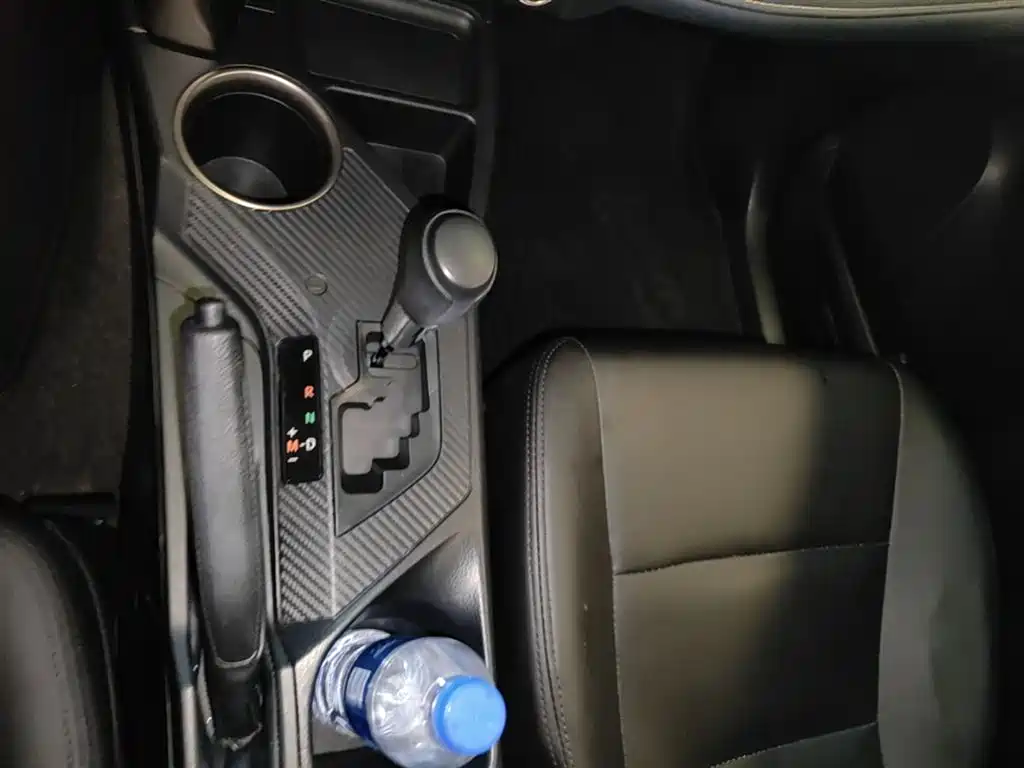 Toyota RAV4 Rongfang 2015 2.0L CVT 2WD Trend Edition фото 14