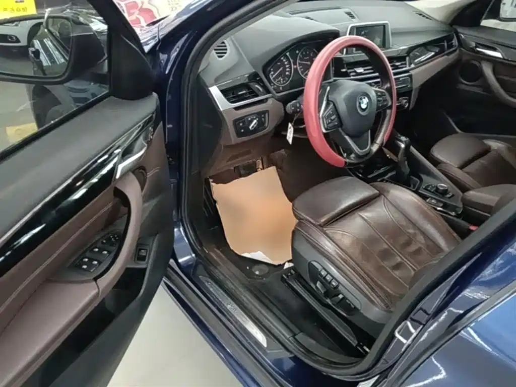BMW X1 2018 sDrive18Li Premium Model фото 16